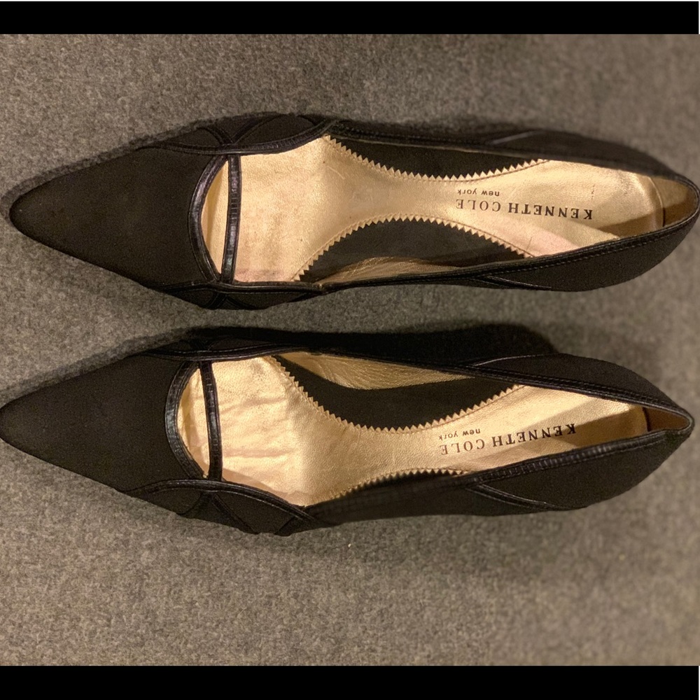Kenneth Cole black kitten heel pumps